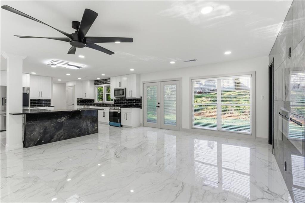 2281 FOX HOUND Parkway