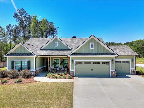 Homes For Sale - 16 Boxwood Court<br/> Monroe, GA 30655