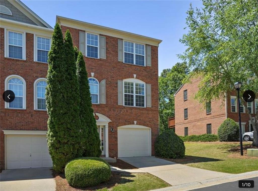 This beautifully maintained end-unit townhome offers the perfect blend of comfort and convenience. Located within walking distance to the Chattahoochee Nature Center and just minutes from the Roswell Mill Waterfall and vibrant Downtown Roswell—home to boutique shopping, fine dining, and local favorites.
Featuring 3 spacious bedrooms, 2 full baths, and 2 half baths, this home boasts a bright, open layout. The kitchen flows seamlessly into the family room and includes granite countertops—perfect for entertaining. The versatile main-level bonus room is ideal for a home office or exercise space.
Enjoy the benefits of being close to guest parking—no need to worry about space for visitors. Rent includes exterior maintenance, HOA fees, washer, and dryer