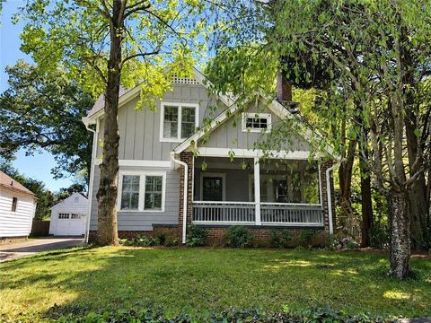 Photo of 211 Greenwood Circle, Decatur, GA 30030 (MLS # 7775487)