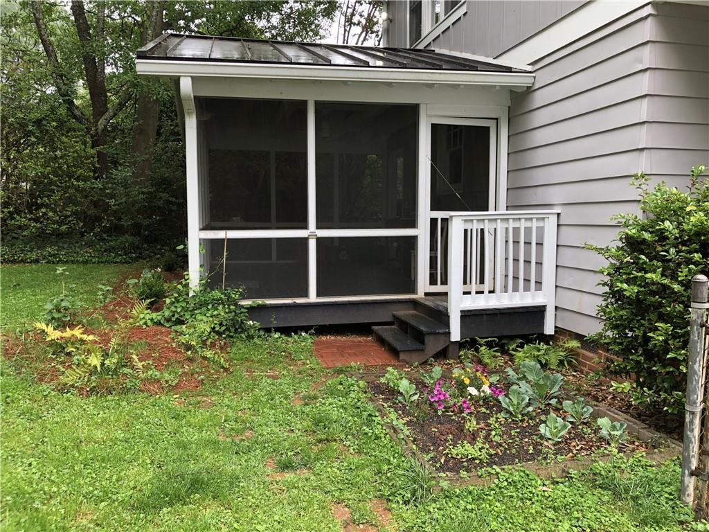 211 Greenwood Circle