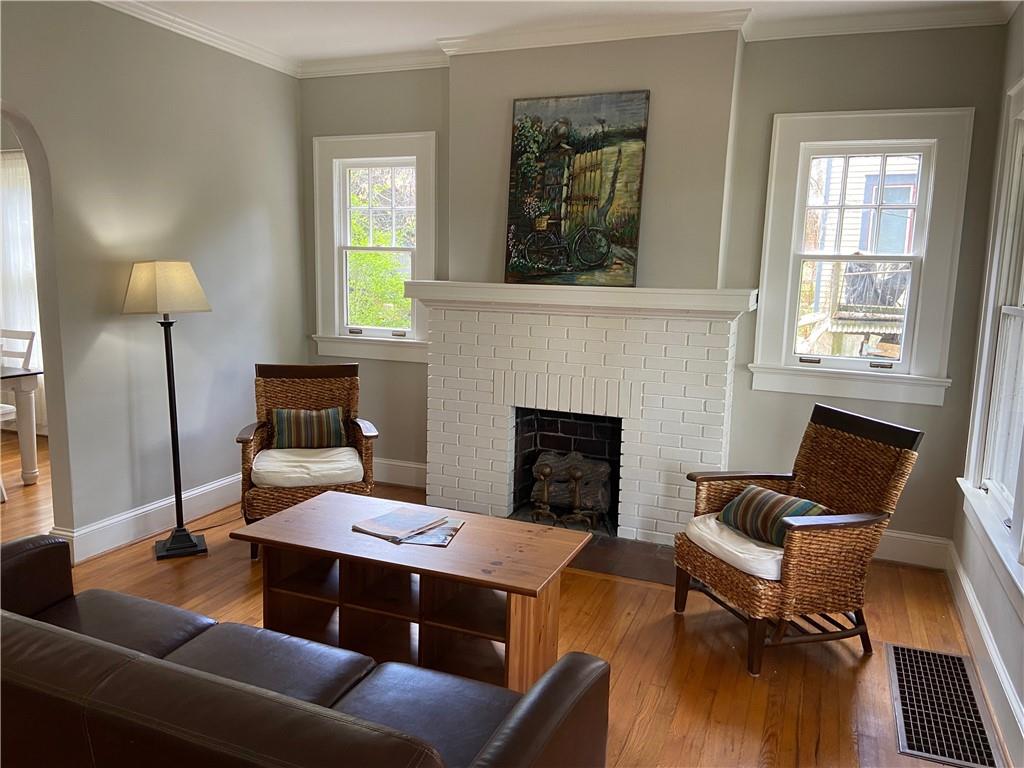 211 Greenwood Circle