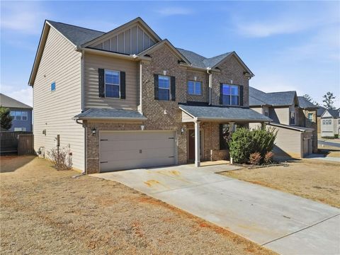Homes For Sale - 550 Birkdale Drive<br/> Fairburn, GA 30213