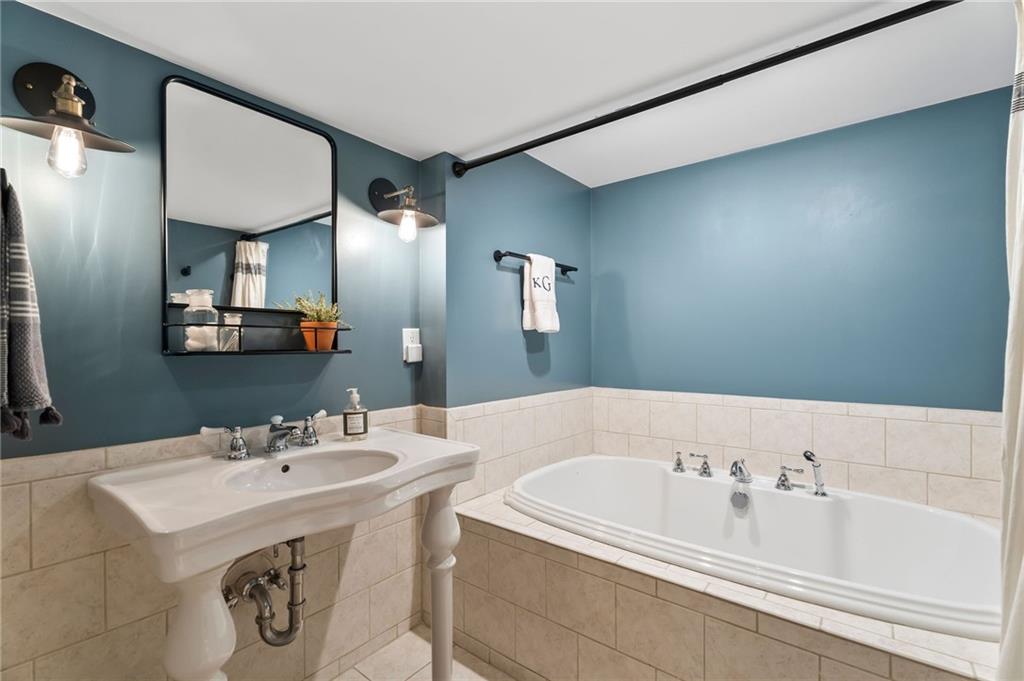10 Wyndham Drive, Sandy Springs, Georgia image 42