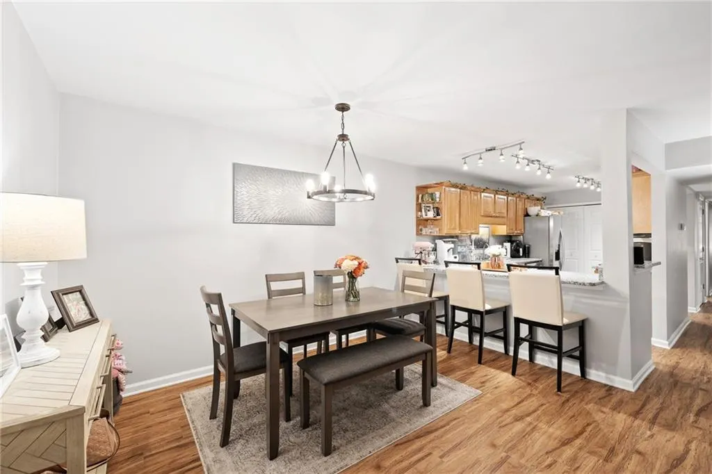 Atlanta, Georgia 30328, United States, 3 Bedrooms Bedrooms, ,2 BathroomsBathrooms,Residential,Active,93211