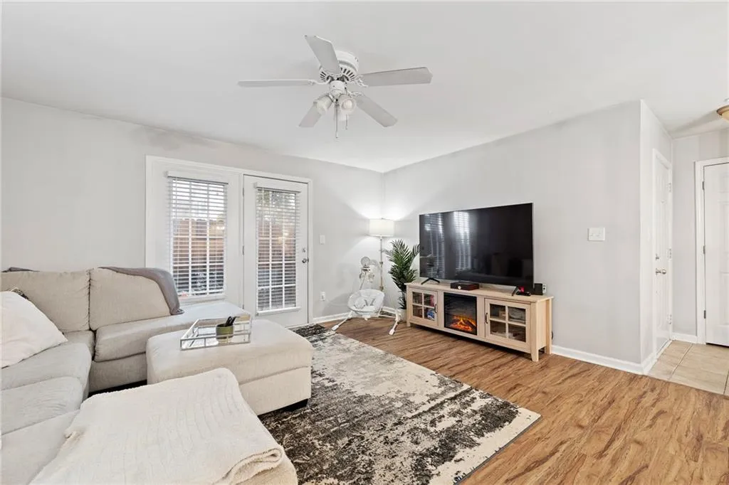 Atlanta, Georgia 30328, United States, 3 Bedrooms Bedrooms, ,2 BathroomsBathrooms,Residential,Active,93211