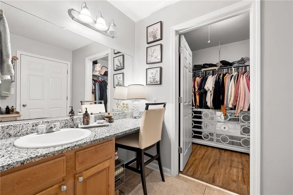 Atlanta, Georgia 30328, United States, 3 Bedrooms Bedrooms, ,2 BathroomsBathrooms,Residential,Active,93211