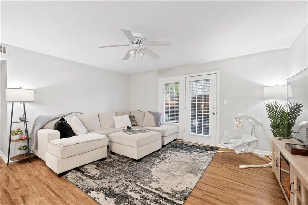 Atlanta, Georgia 30328, United States, 3 Bedrooms Bedrooms, ,2 BathroomsBathrooms,Residential,Active,93211