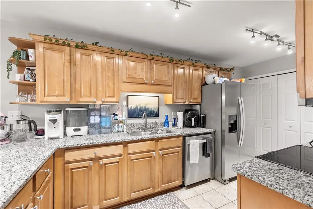 Atlanta, Georgia 30328, United States, 3 Bedrooms Bedrooms, ,2 BathroomsBathrooms,Residential,Active,93211