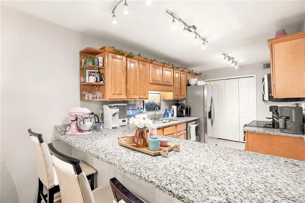 Atlanta, Georgia 30328, United States, 3 Bedrooms Bedrooms, ,2 BathroomsBathrooms,Residential,Active,93211