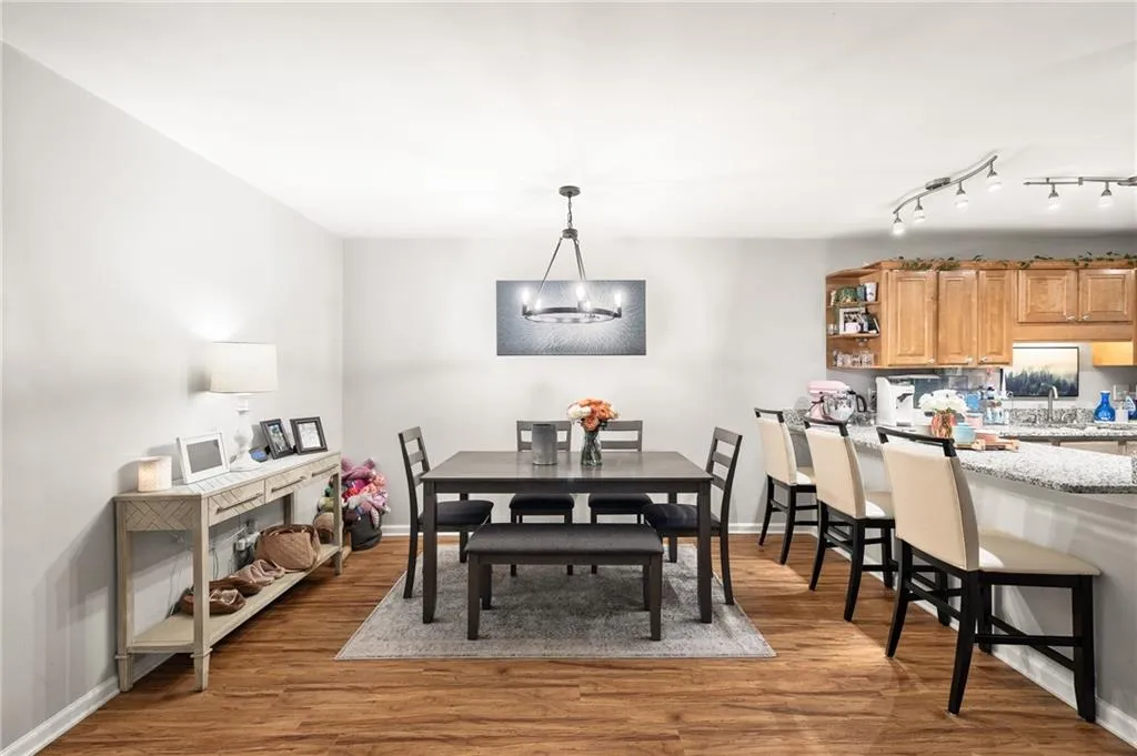 Atlanta, Georgia 30328, United States, 3 Bedrooms Bedrooms, ,2 BathroomsBathrooms,Residential,Active,93211