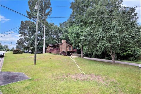 A home in Powder Springs