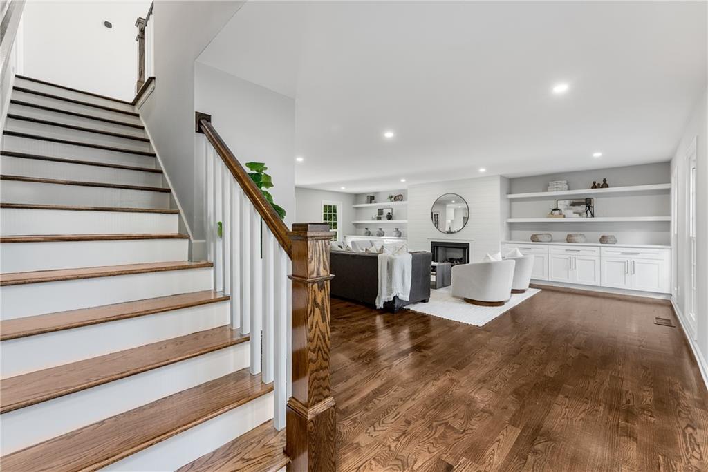 4942 Lakeland Woods Court