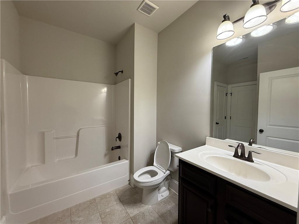 3488 Woodshade Drive, Loganville, Georgia image 12