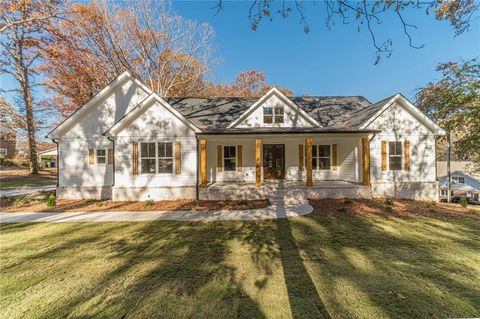 Homes For Sale - 327 Pine Circle<br/> Monroe, GA 30655