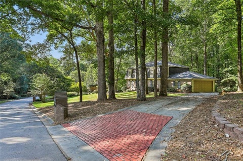 Homes For Sale - 4988 Mountclaire Road<br/> Stone Mountain, GA 30087