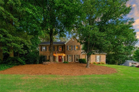 Homes For Sale - 1975 Vintage Drive<br/> Snellville, GA 30078
