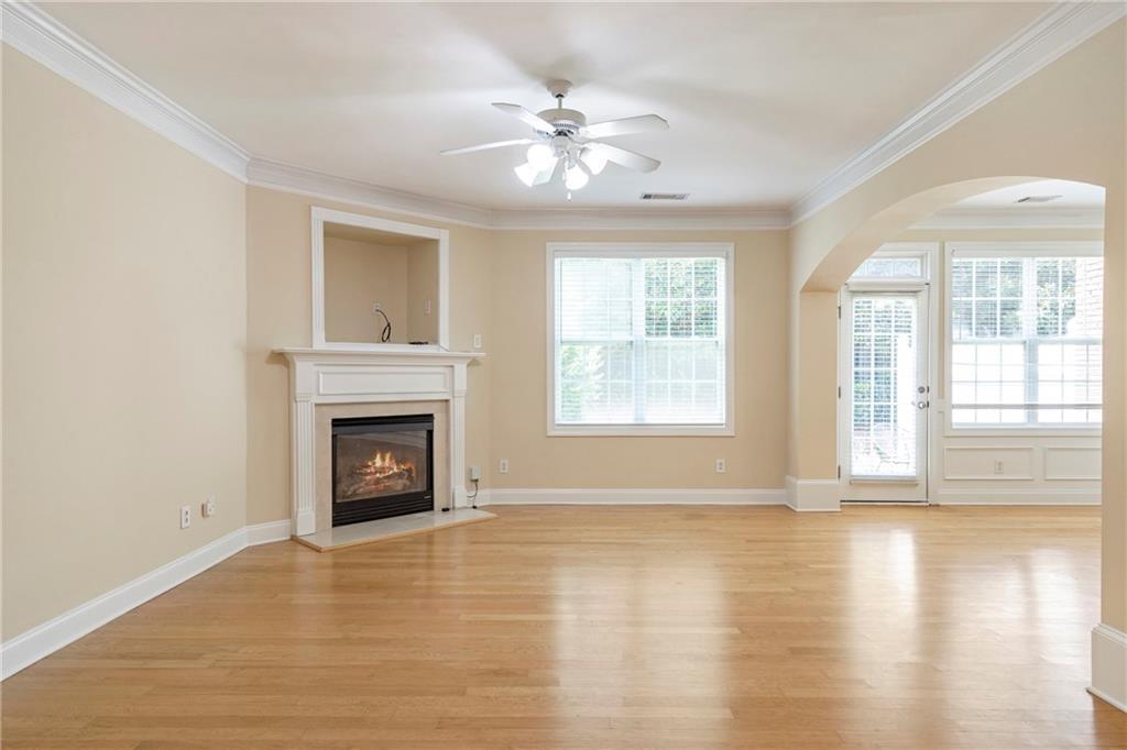 2592 Gadsen Walk