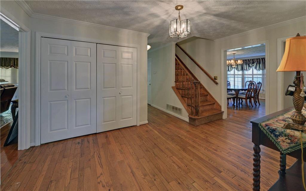 3341 Edgewood Circle
