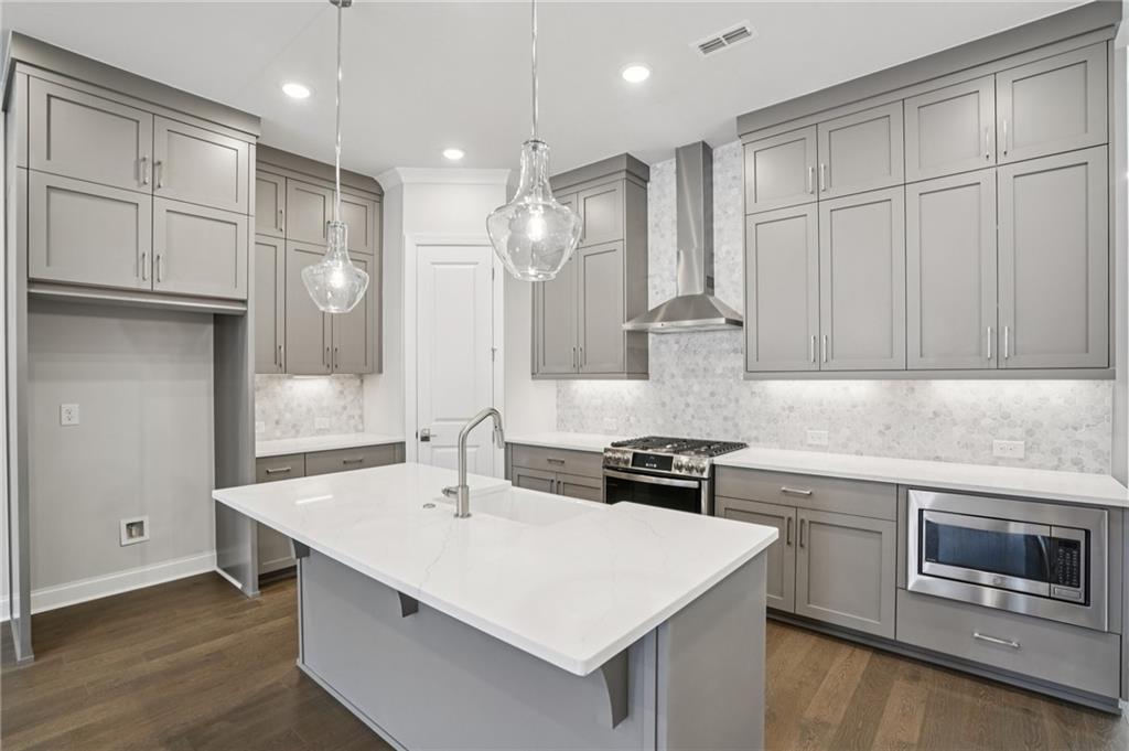 1019 Crown Oak Street 51