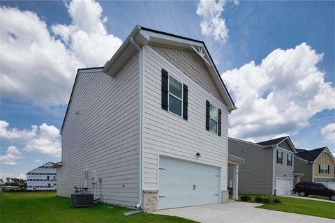 Homes For Sale - 197 Lauritsen Way<br/> Newnan, GA 30265