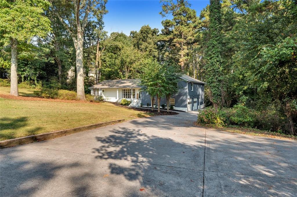 1946 MACLAND Road SW
