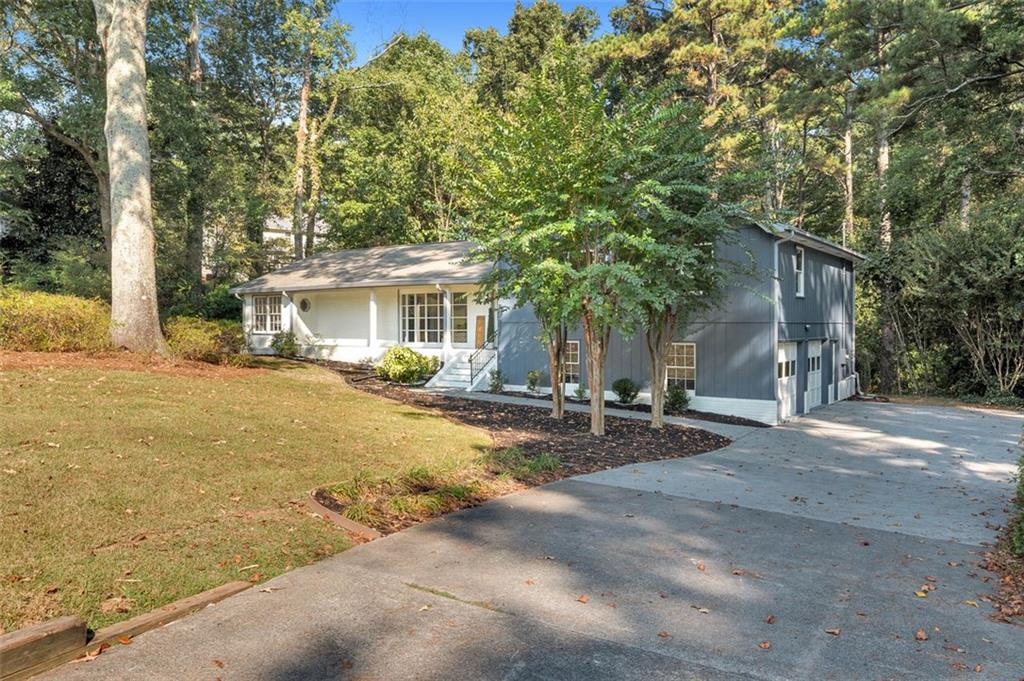 1946 MACLAND Road SW