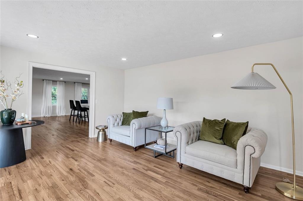 1946 MACLAND Road SW