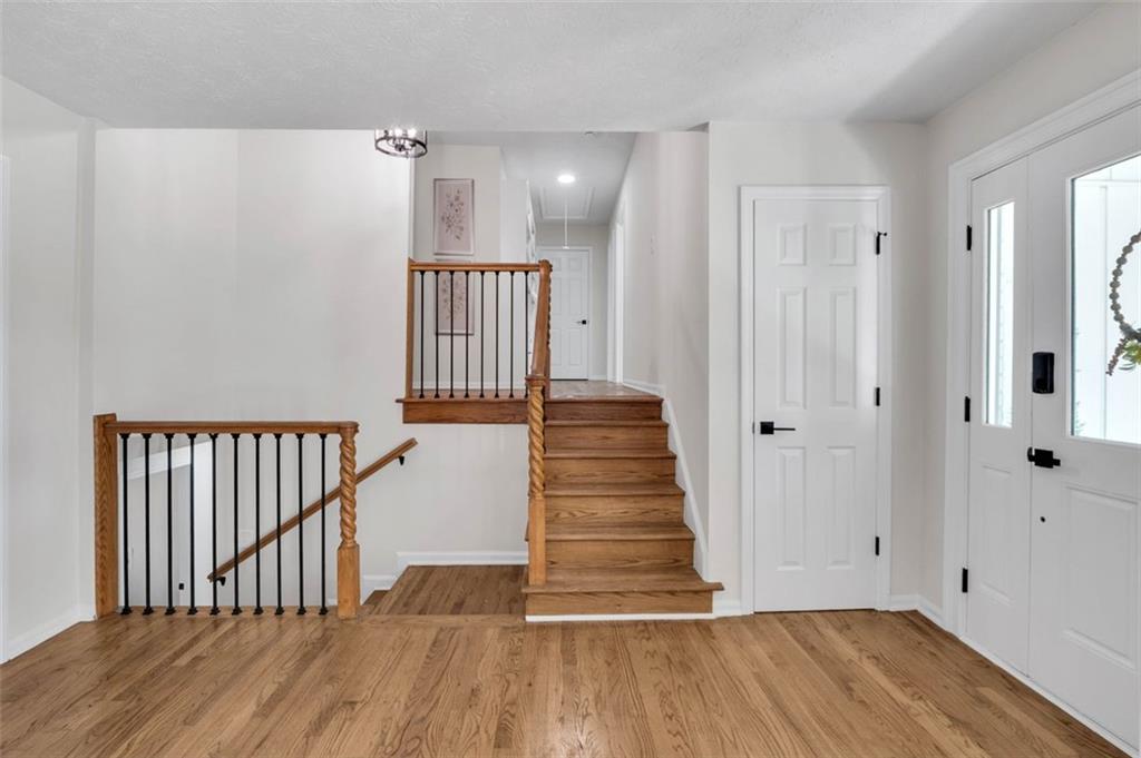 1946 MACLAND Road SW