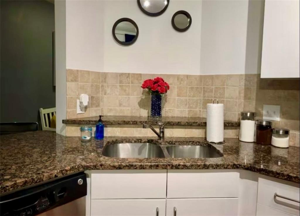 898 Oak Street SW 1414