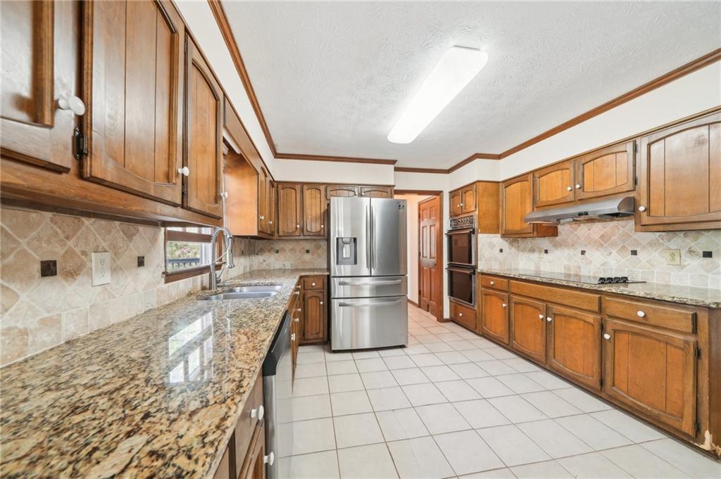 1175 Parkview Way, Lilburn, Georgia image 6