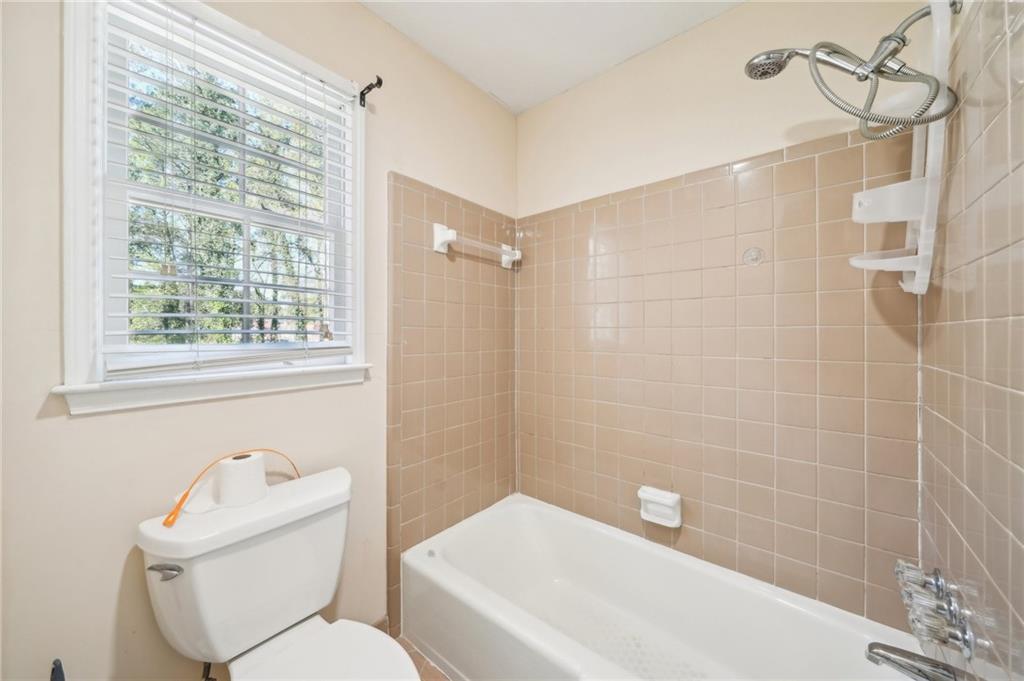 1175 Parkview Way, Lilburn, Georgia image 18