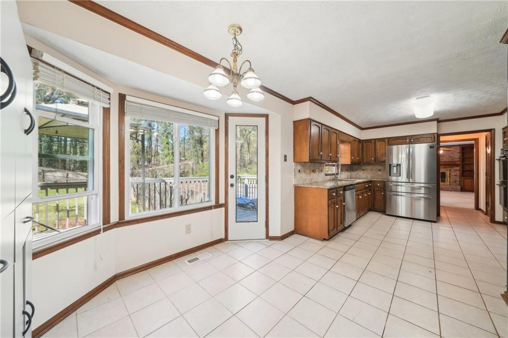 1175 Parkview Way, Lilburn, Georgia image 7