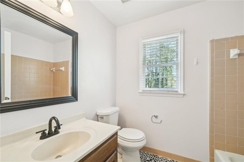 1175 Parkview Way, Lilburn, Georgia image 27