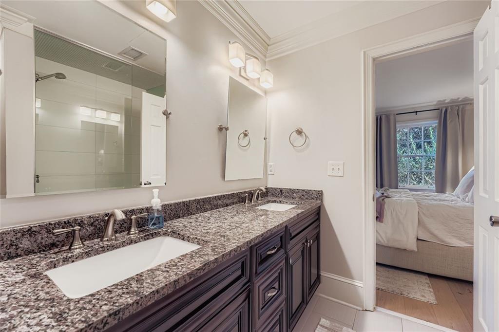 Olde Ivy Square - Residential
