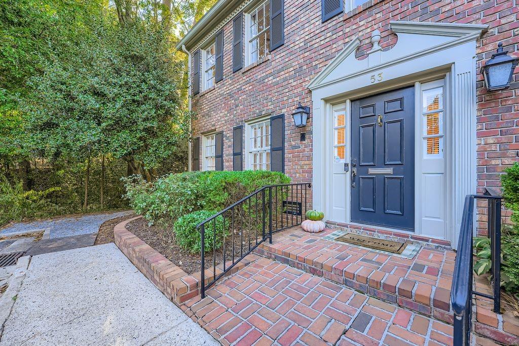 Olde Ivy Square - Residential