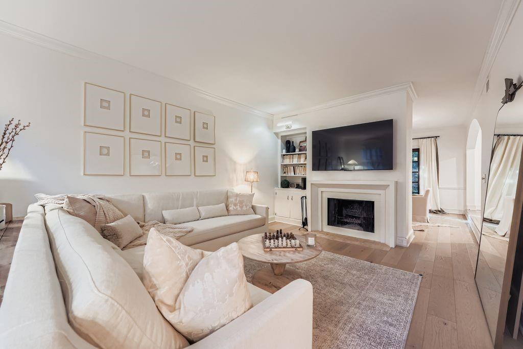 Olde Ivy Square - Residential