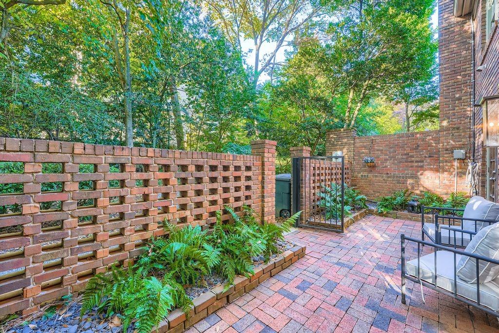 Olde Ivy Square - Residential