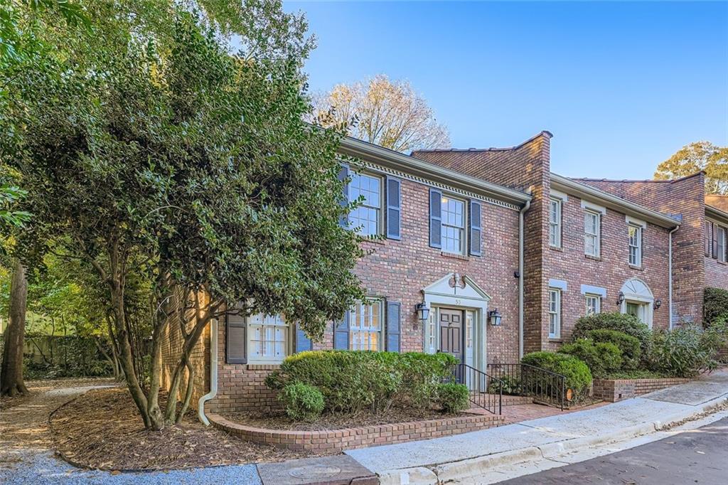 Olde Ivy Square - Residential