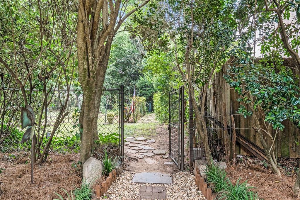 Olde Ivy Square - Residential