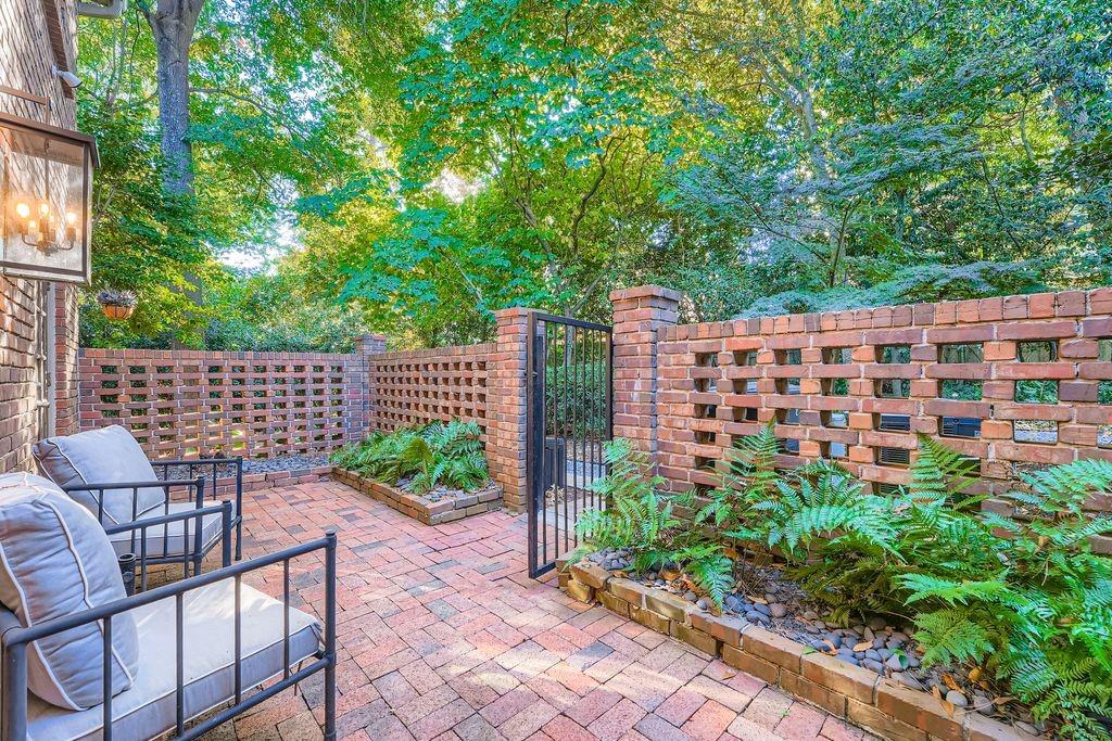 Olde Ivy Square - Residential