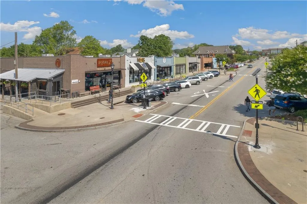 Tucker, Georgia 30084, United States, 5 Bedrooms Bedrooms, ,6 BathroomsBathrooms,Residential,Pending,41861