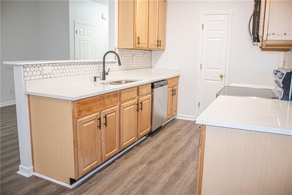 247 Brookview Drive, Riverdale, Georgia image 4