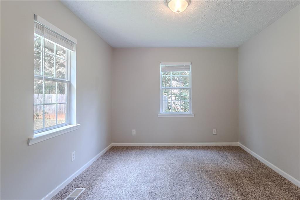 5028 Nichols Drive, Flowery Branch, Georgia image 17