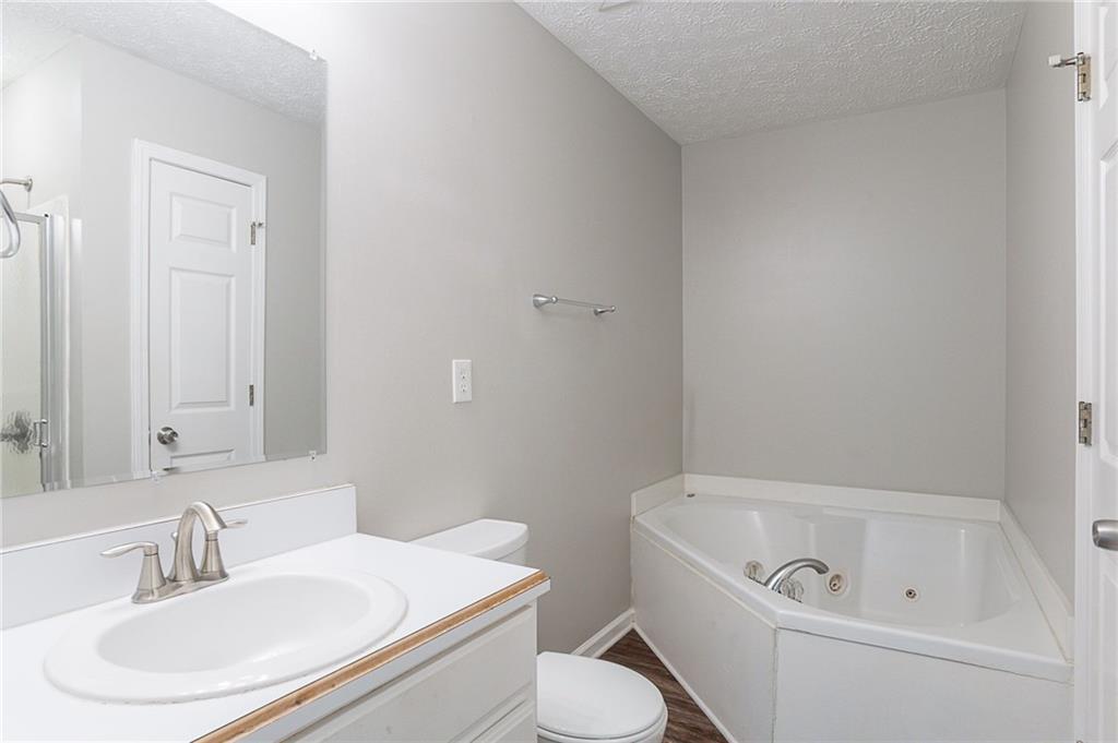 5028 Nichols Drive, Flowery Branch, Georgia image 13