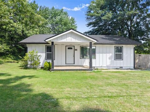 Homes For Sale - 5702 Church Street<br/> Flowery Branch, GA 30542