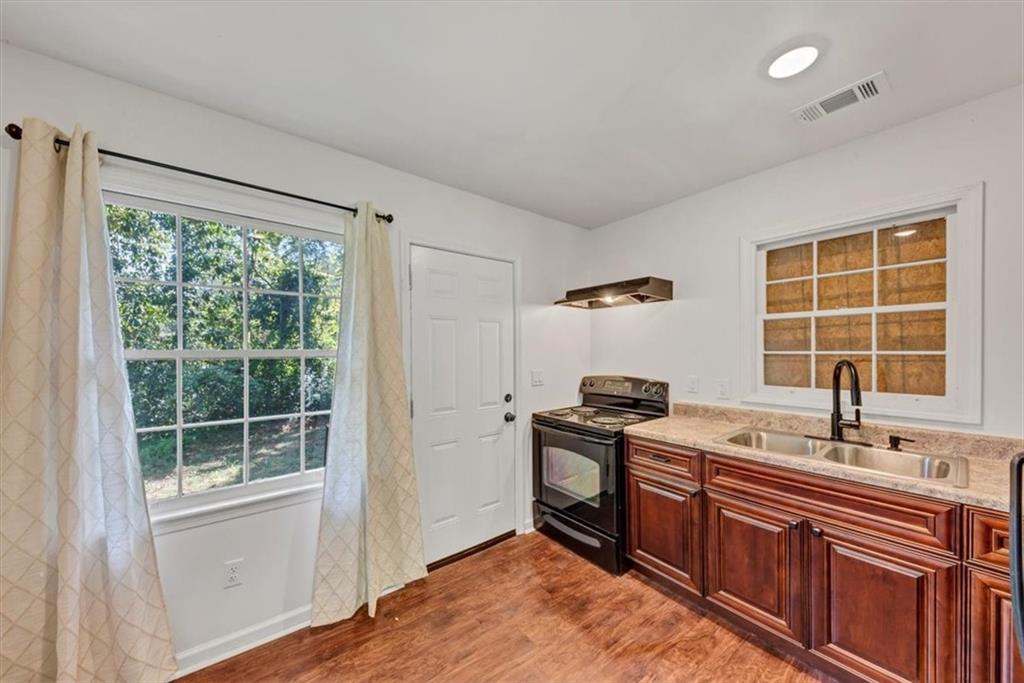 856 Glenway Drive, East Point, Georgia image 12
