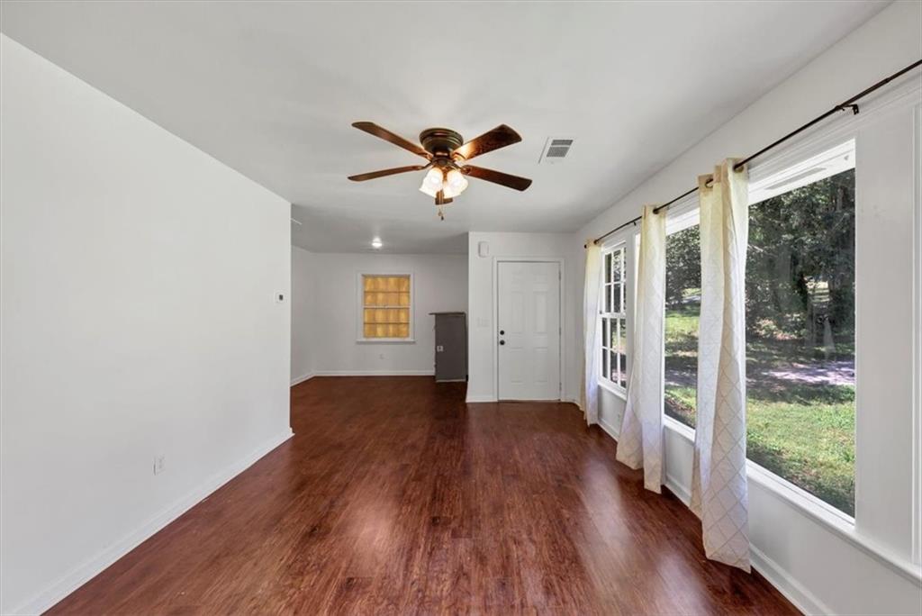 856 Glenway Drive, East Point, Georgia image 6