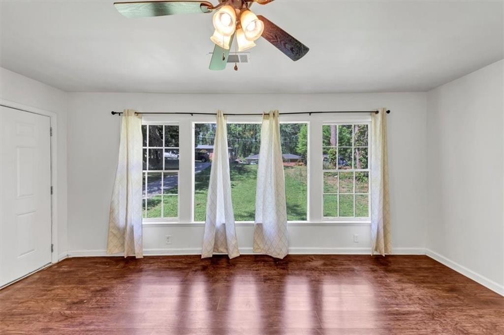 856 Glenway Drive, East Point, Georgia image 4