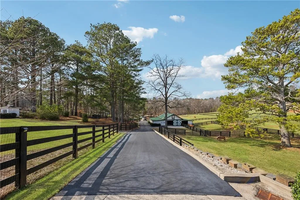 Canton, Georgia 30115, United States, 5 Bedrooms Bedrooms, ,6 BathroomsBathrooms,Residential,Active,5689